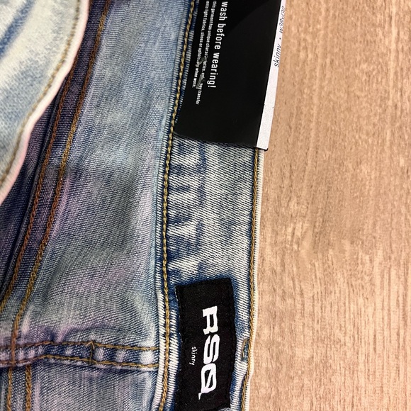 NEW WITH TAGS RSQ TILYS SKINNY LIGHT WASH JEANS - Picture 5 of 6